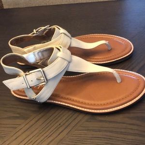 Crown Vintage size 7 off white leather sandals